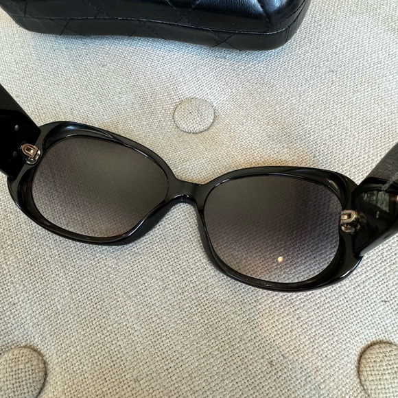Chanel Camellia Sunglasses Black with White Flowers + Quilted Chanel Case - Picture 9 of 12